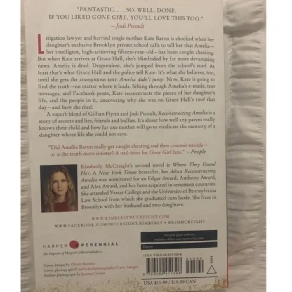 Paperback Book: Reconstructing Amelia by Kimberly McCreight